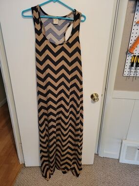 Faded Glory Black and Tan Chevron Racerback Maxi Dress